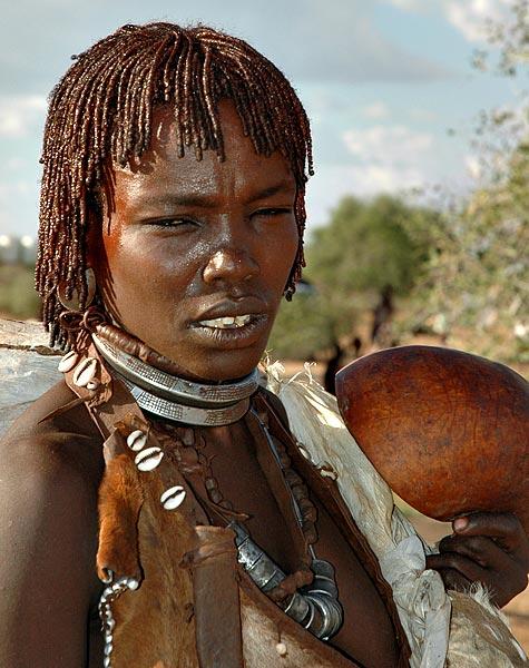 Hammer woman in Turmi