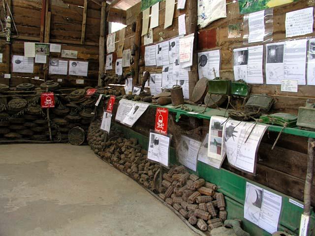 Anti-tank and anti-personnel shrapnel mines
