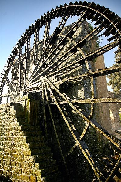 Today the water wheels are only decorative, but they used to raise the water up to the aqueducts to deliver water to the upper town.
