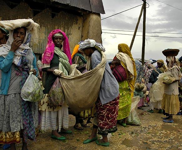 Chat vendors in Harrar.