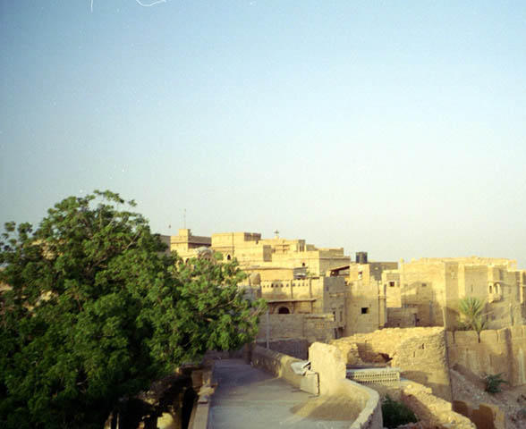 The walk around along the wall